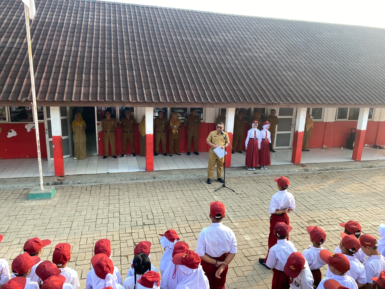 Kepala Dinas Pendidikan Kabupaten Bogor Melaksanakan Program Bupati Bogor dalam "Kami Mendengar" di SDN Koleang 02 Jasinga