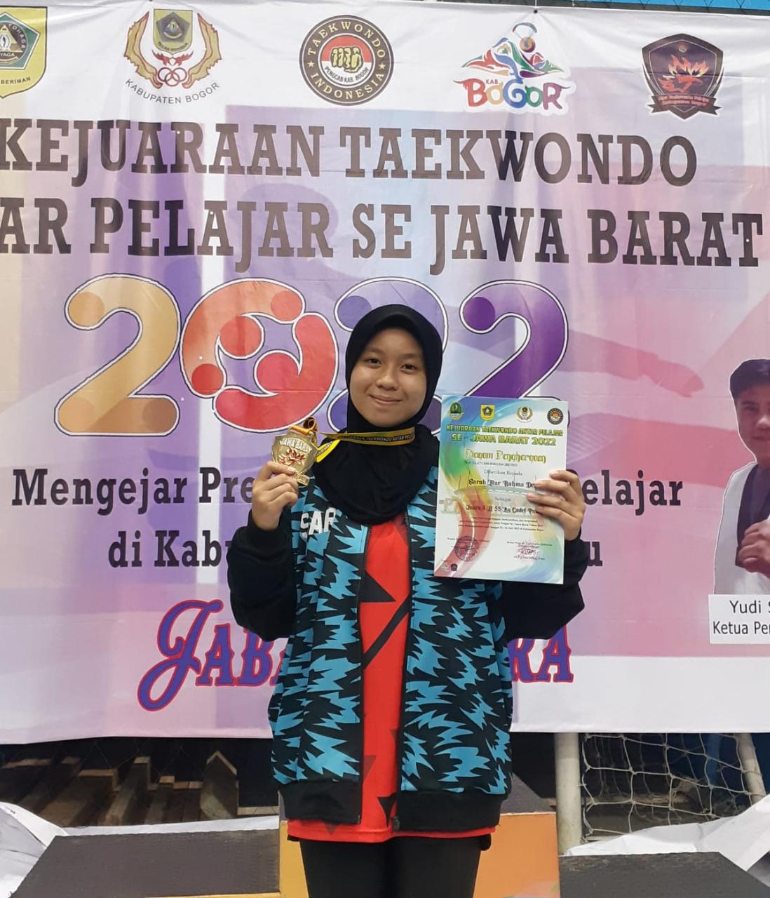 SISWI SMP ISLAM TERPADU ANUGRAH INSANI SABET MENDALI EMAS DIKEJUARAAN TAEKWONDO PROVINSI JABAR