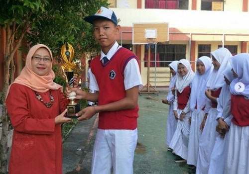 PRAMUKA SMP YPUI UNJUK GIGI DI LOMBA KETANGKASAN PENGGALANG