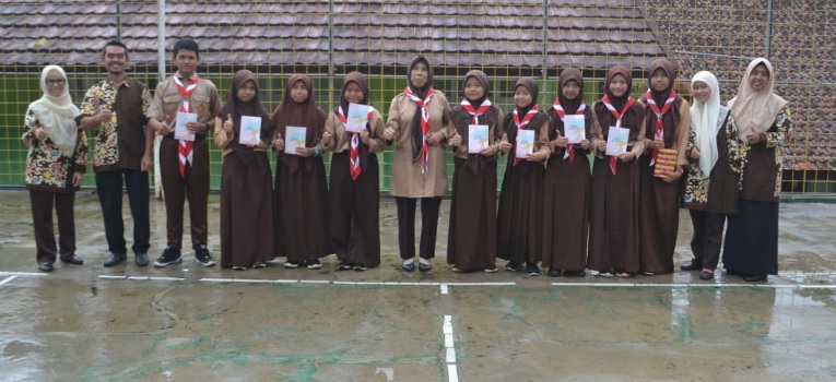 10 CERPEN KARYA MURID SMPN 1 TANJUNGSARI DIBUKUKAN