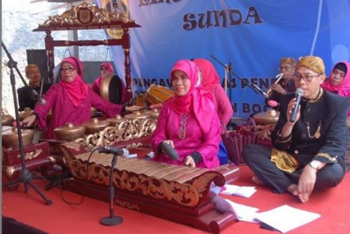 PENGAWAS SMP KABUPATEN BOGOR LESTARIKAN MUSIK DEGUNG