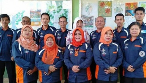 SMPN 1 KEMANG RAIH DOUBLE WINNER PADA LOMBA GURU