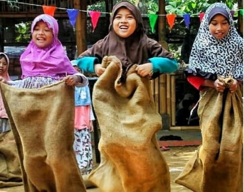 TAMBAH WAWASAN MURID MELALUI PERMAINAN TRADISIONAL