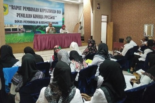 Kepala Sekolah dan Guru Senior dapat Pembekalan PKG